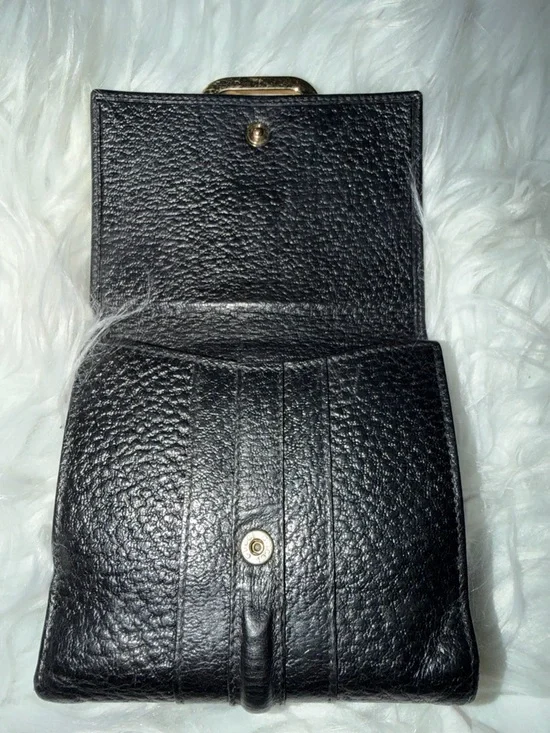 Gucci Vintage Black Leather Wallet with Gold G-Logo Accent - Picture 3 of 12